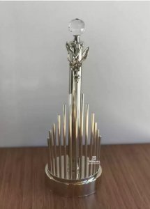 Decorative paper towel holder metal made